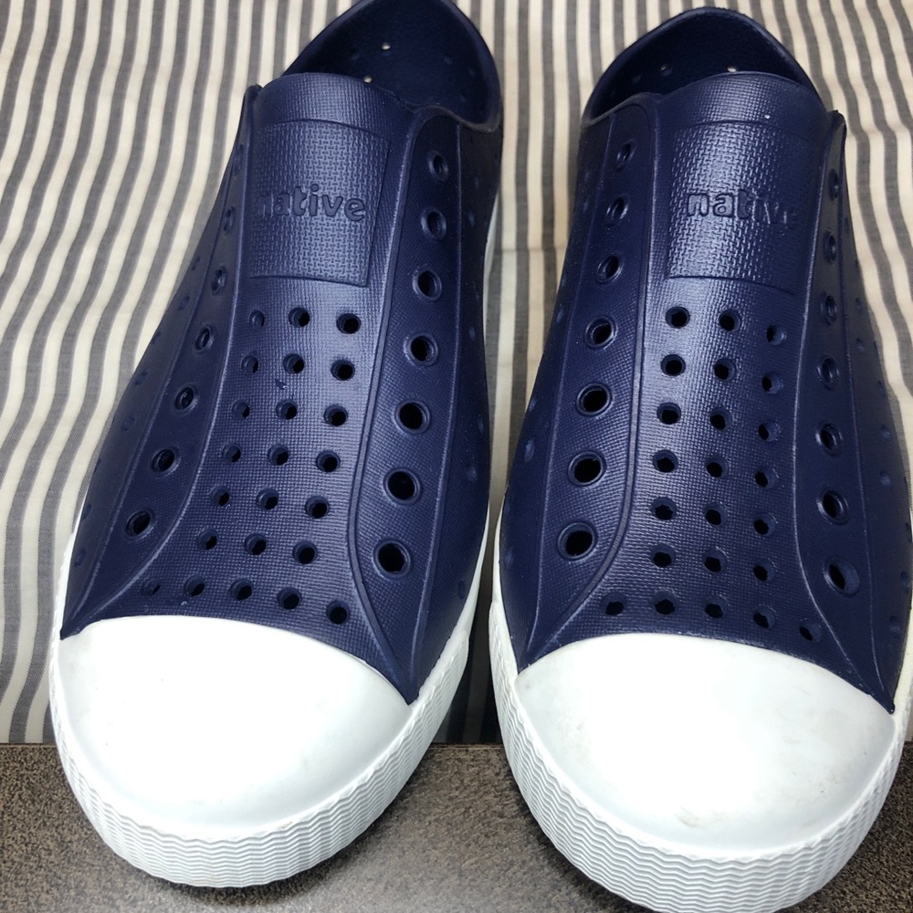 Native Kids Navy Blue Water Shoes. Unisex  small adults